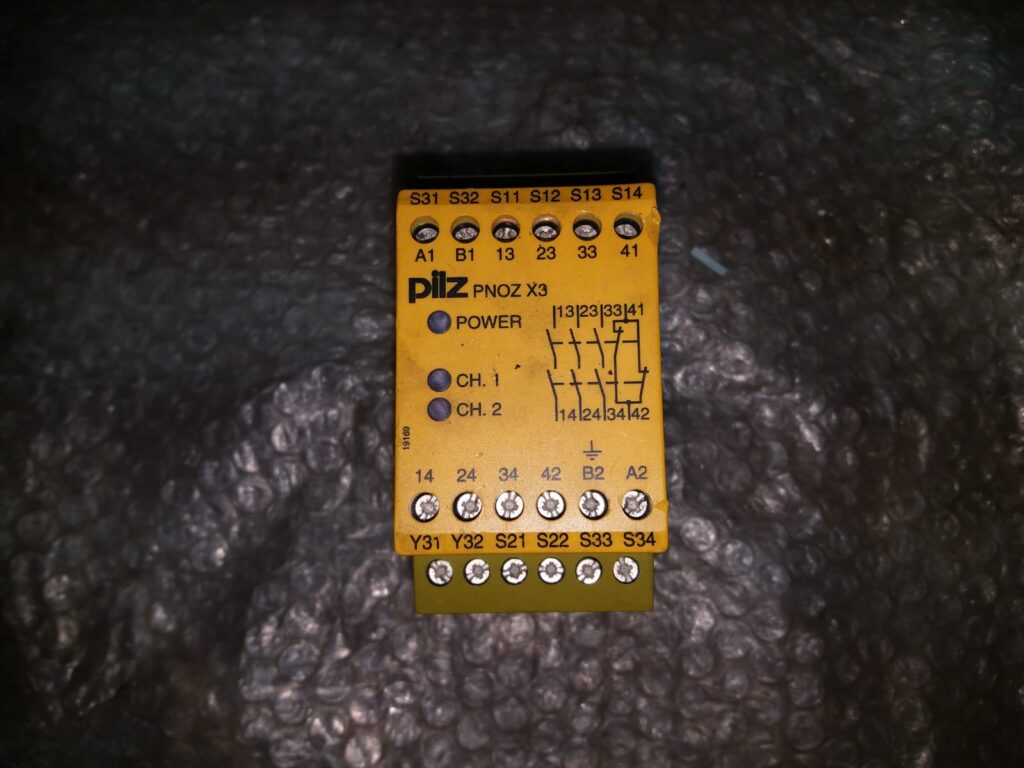 Satılık İkinci El PİLZ PNOZ X3 24VDC ACİL STOP EMNİYET RÖLESİ